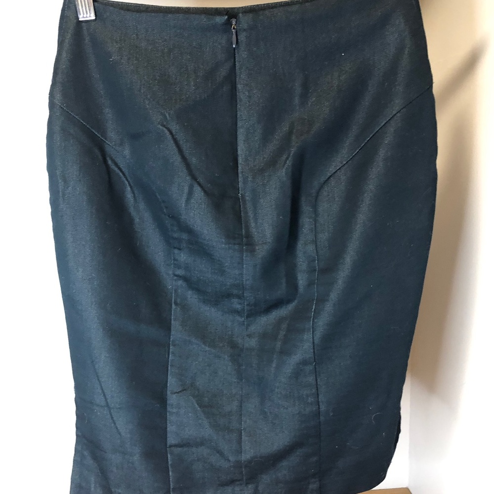 Form fitting skirt